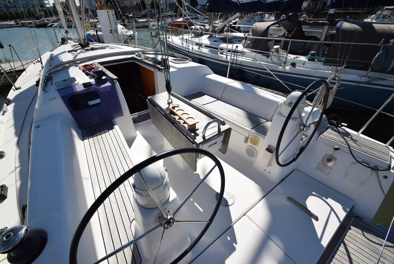 Book yachts online - sailboat - Dufour 335 Grand Large - Vittoria - rent