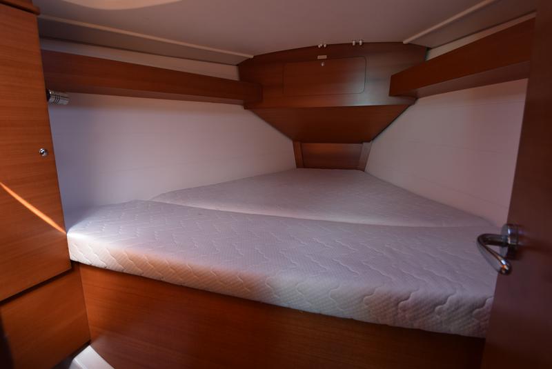 Book yachts online - sailboat - Dufour 335 Grand Large - Vittoria - rent