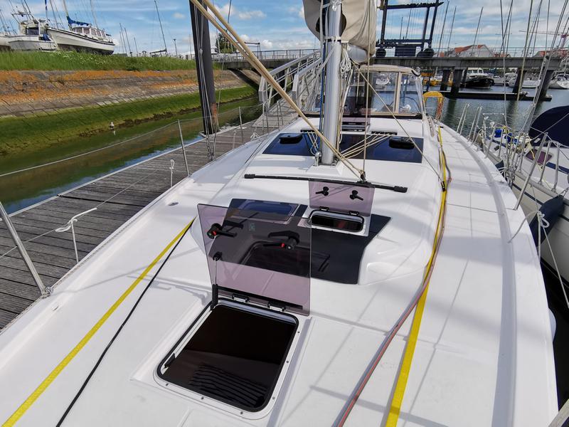 Book yachts online - sailboat - Dufour 390 Grand Large - Antares - rent