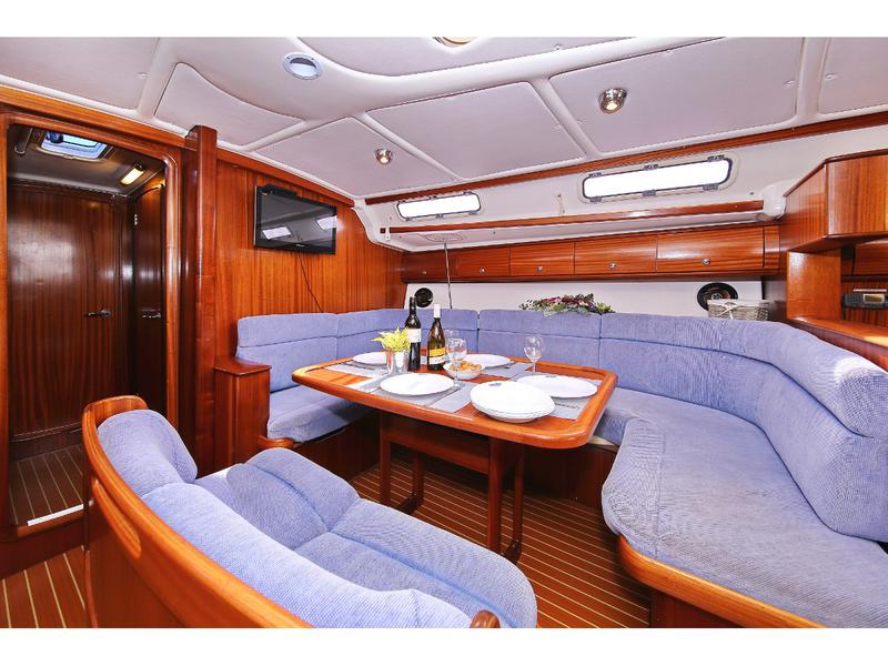 Book yachts online - sailboat - Bavaria 44 - Scorpion - rent