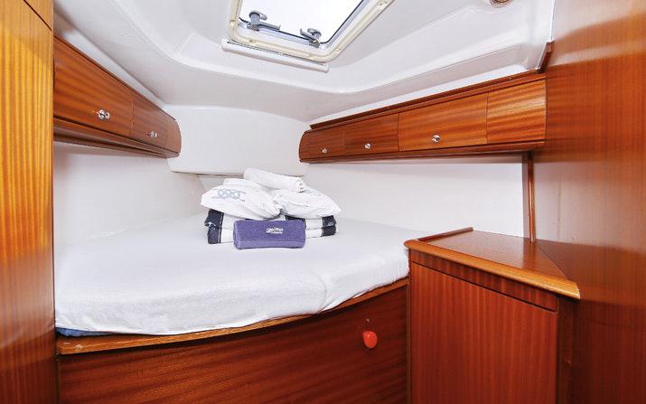 Book yachts online - sailboat - Bavaria 44 - Scorpion - rent