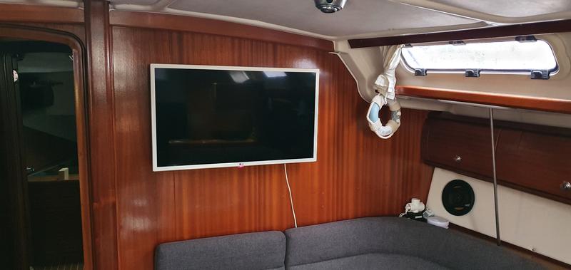 Book yachts online - sailboat - Bavaria 44 - Scorpion - rent