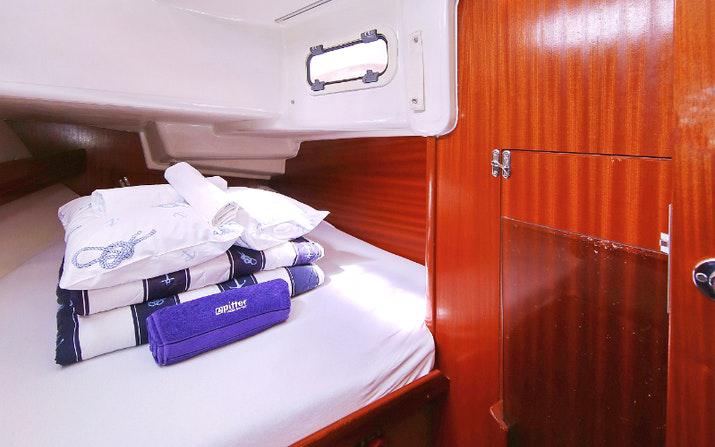 Book yachts online - sailboat - Bavaria 44 - Scorpion - rent