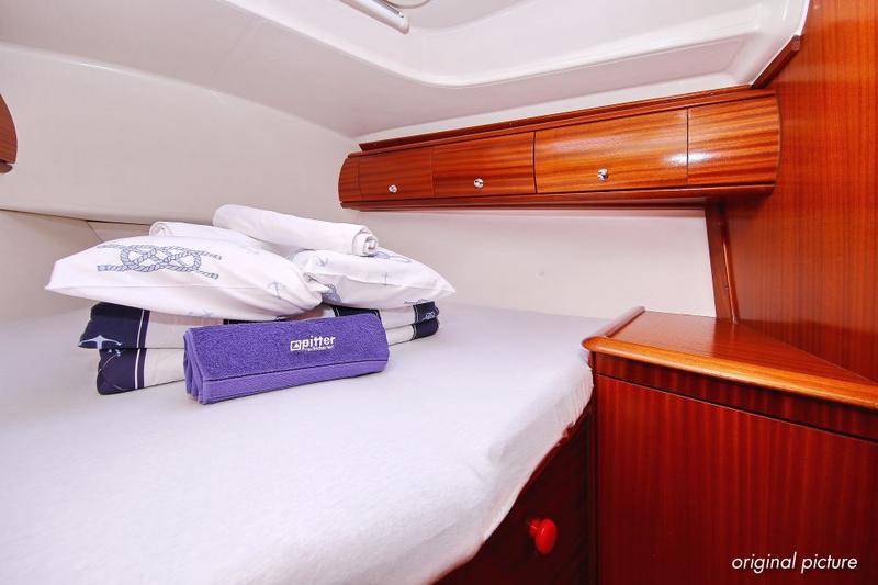Book yachts online - sailboat - Bavaria 44 - Scorpion - rent