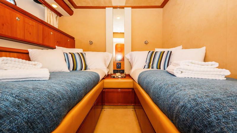 Book yachts online - motorboat - Ferretti 760 - Quo Vadis I - rent
