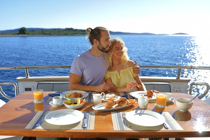 Book yachts online - motorboat - Maiora 20S - Hope I - rent