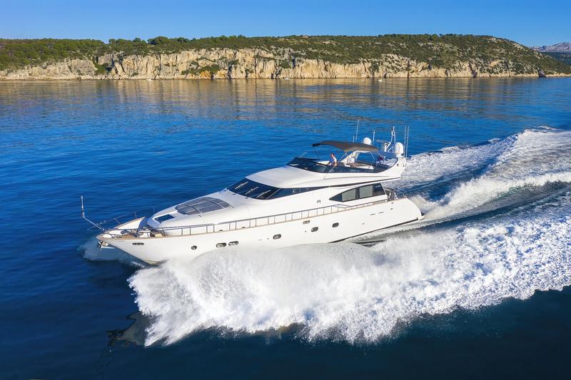 Book yachts online - motorboat - Maiora 20S - Hope I - rent