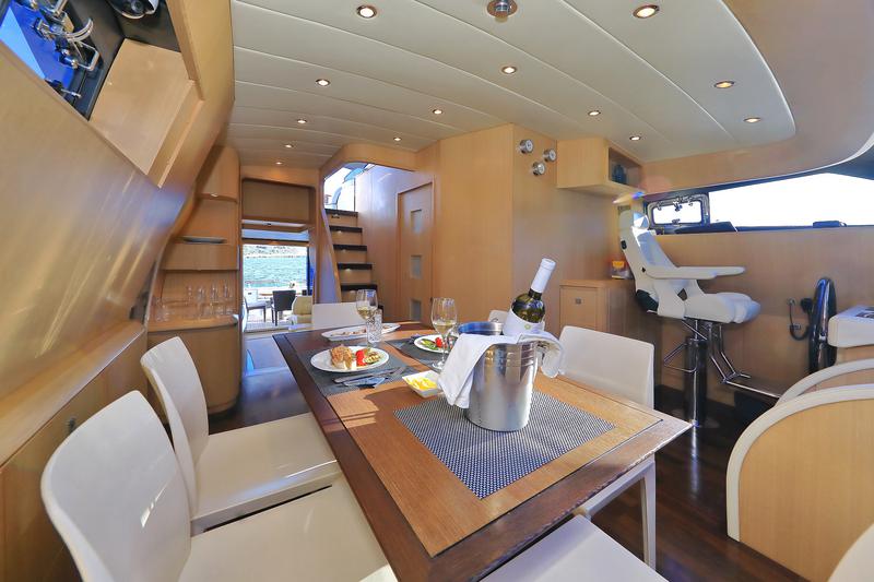 Book yachts online - motorboat - Maiora 20S - Hope I - rent