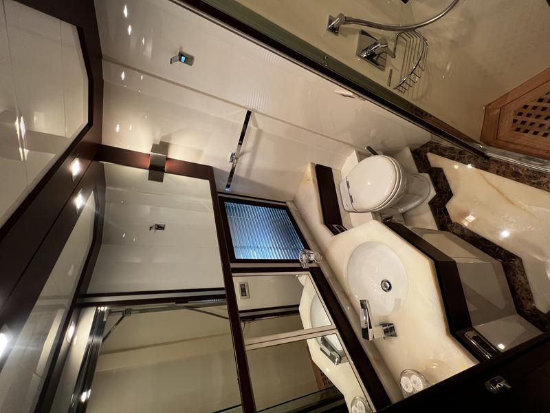 Book yachts online - motorboat - Dominator 680 S - QUO VADIS - rent