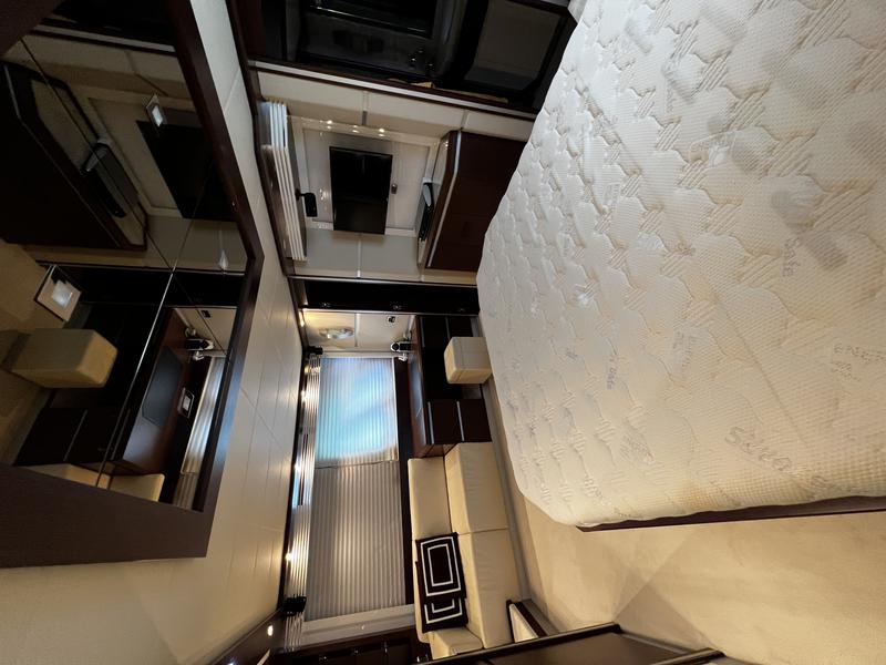 Book yachts online - motorboat - Dominator 680 S - QUO VADIS - rent