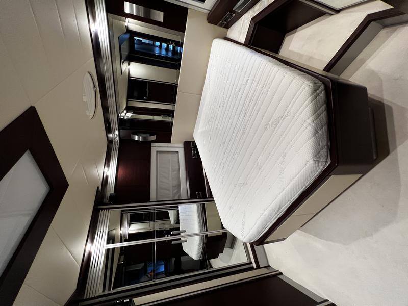 Book yachts online - motorboat - Dominator 680 S - QUO VADIS - rent
