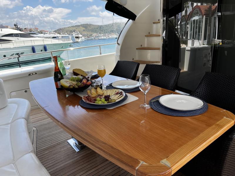 Book yachts online - motorboat - Dominator 680 S - QUO VADIS - rent