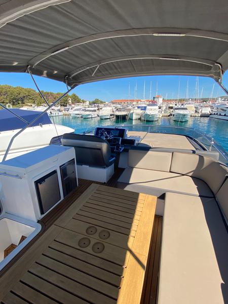 Book yachts online - motorboat - Galeon 550 Sky - GREMIX - rent