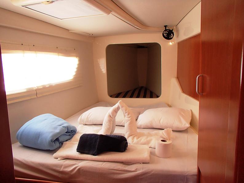 Book yachts online - catamaran - Leopard 444 - Shazam - rent