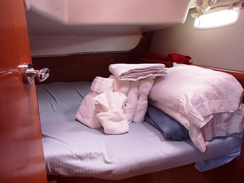 Book yachts online - sailboat - Beneteau Oceanis 43 - No Regrets - rent