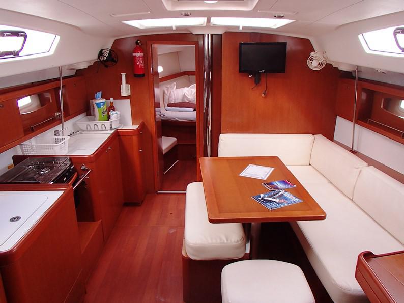 Book yachts online - sailboat - Beneteau Oceanis 43 - No Regrets - rent