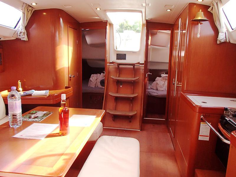 Book yachts online - sailboat - Beneteau Oceanis 43 - No Regrets - rent