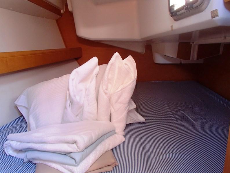 Book yachts online - sailboat - Jeanneau Sun Odyssey 36i - Vibeke - rent