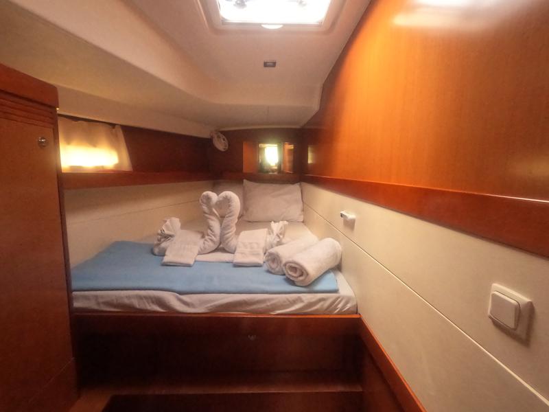 Book yachts online - sailboat - Beneteau Oceanis 50 - Lady Aubrey - rent