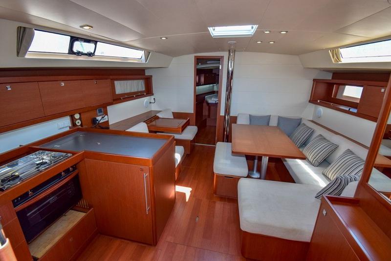 Book yachts online - sailboat - Beneteau Oceanis 45 - Tayanita - rent