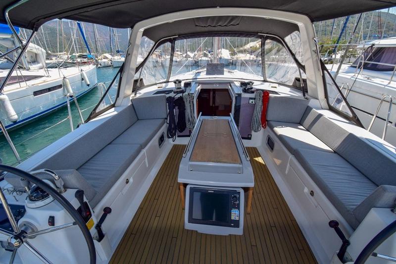 Book yachts online - sailboat - Beneteau Oceanis 45 - Tayanita - rent