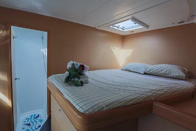 Book yachts online - catamaran - Lagoon 420 - SAMBA - rent