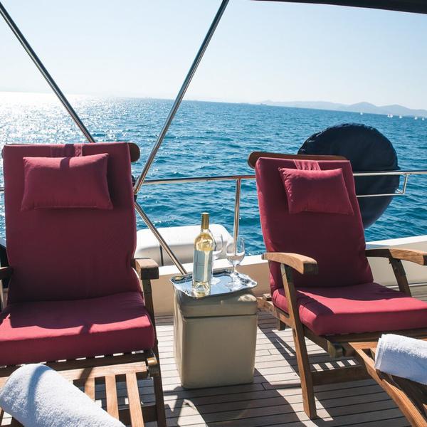 Book yachts online - motorboat - Posillipo Technema 67 - Temptation - rent