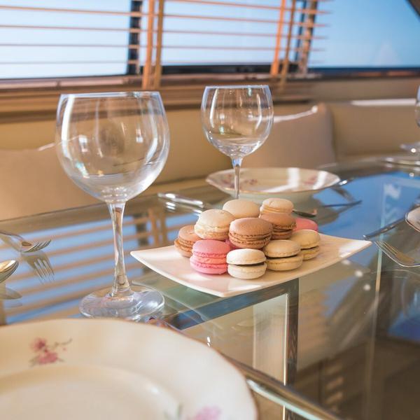 Book yachts online - motorboat - Posillipo Technema 67 - Temptation - rent