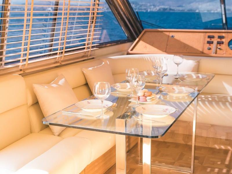 Book yachts online - motorboat - Posillipo Technema 67 - Temptation - rent
