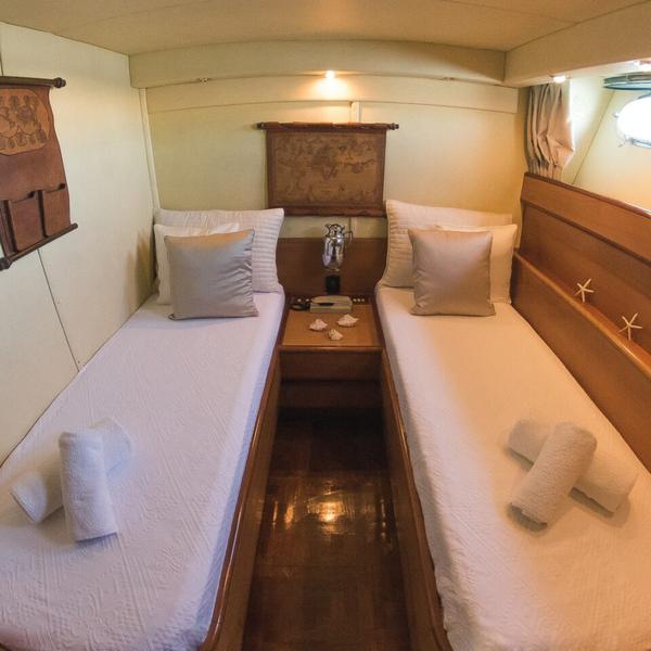 Book yachts online - motorboat - Posillipo Technema 67 - Temptation - rent