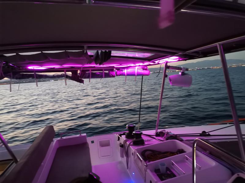 Book yachts online - catamaran - Lagoon 450  Flybridge - MIA PLUS - rent