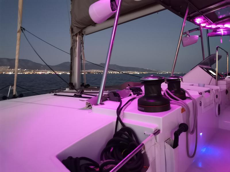 Book yachts online - catamaran - Lagoon 450  Flybridge - MIA PLUS - rent