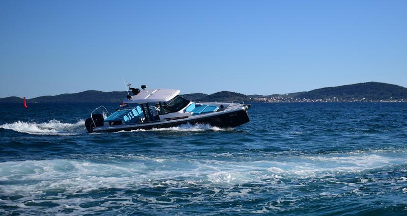Book yachts online - motorboat - Axopar 37 T Top - Axopar 37 TT - rent