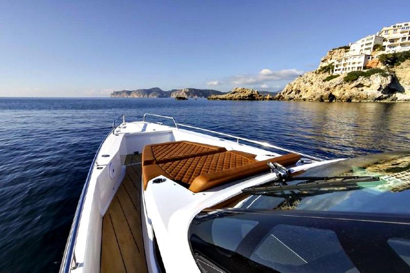 Book yachts online - motorboat - Axopar 37 T Top - Axopar 37 TT - rent