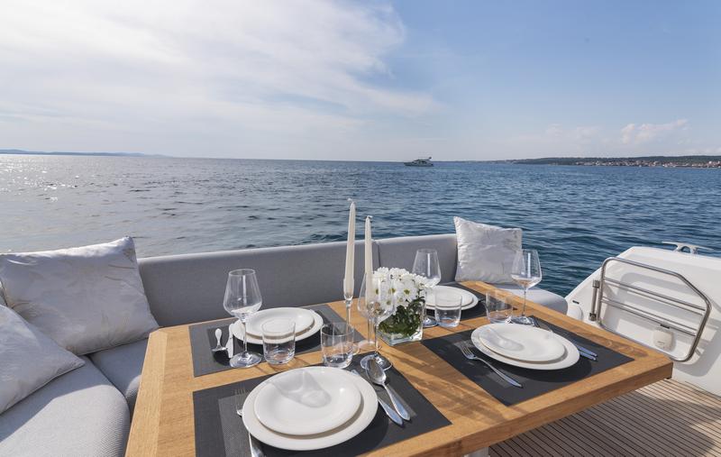 Book yachts online - motorboat - Prestige 460 Fly - Adudu 2 - rent