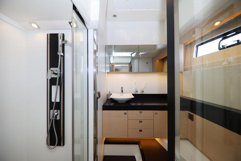 Book yachts online - motorboat - Prestige 550 Fly - Floria - rent