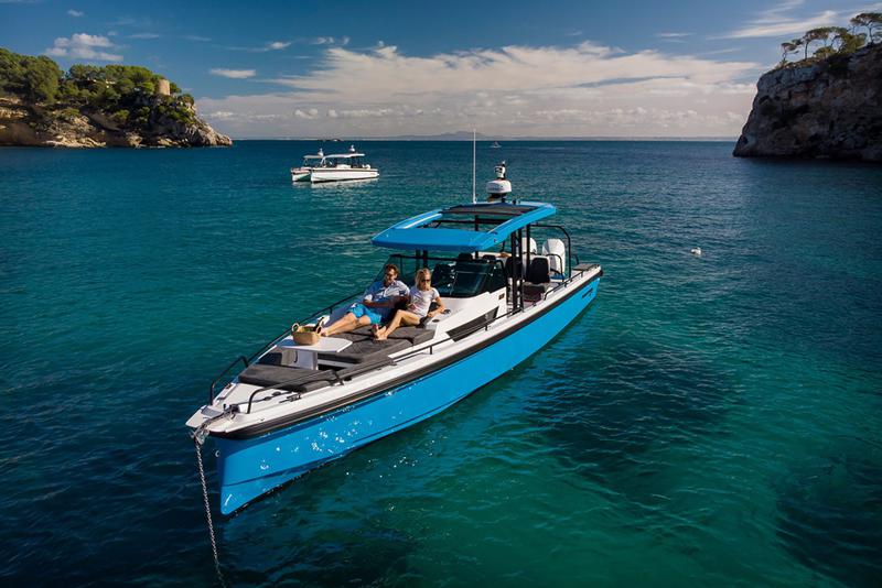 Book yachts online - motorboat - Axopar 37  Sun Top - Axopar 37 ST Brabus - rent