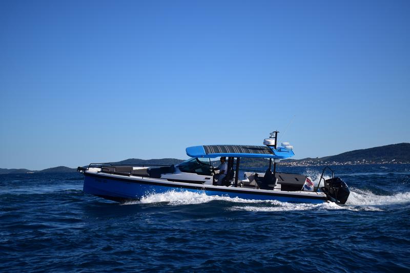 Book yachts online - motorboat - Axopar 37  Sun Top - Axopar 37 ST Brabus - rent