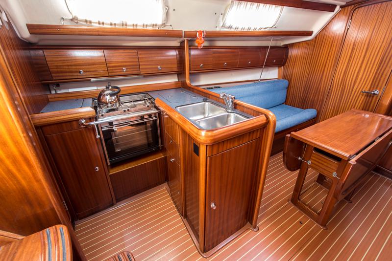 Book yachts online - sailboat - Bavaria 36 - Arcobaleno - rent