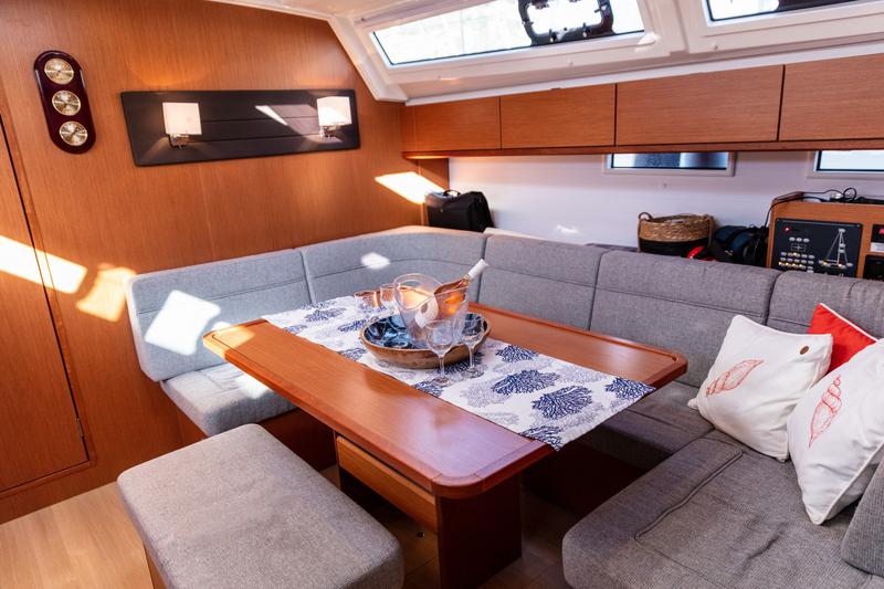 Book yachts online - sailboat - Bavaria 46 Cruiser - Trinity - rent
