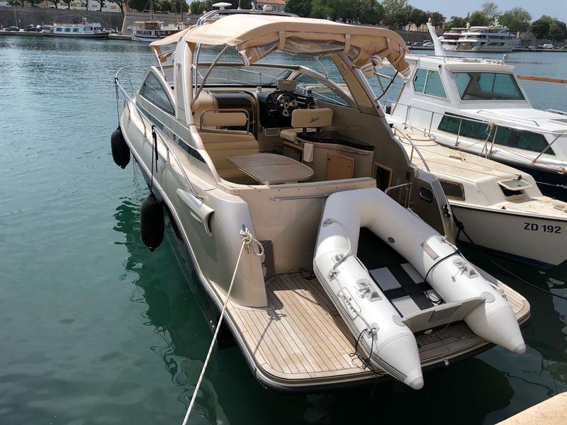 Book yachts online - motorboat - Mirakul 30 Sport SE - Laura III - rent