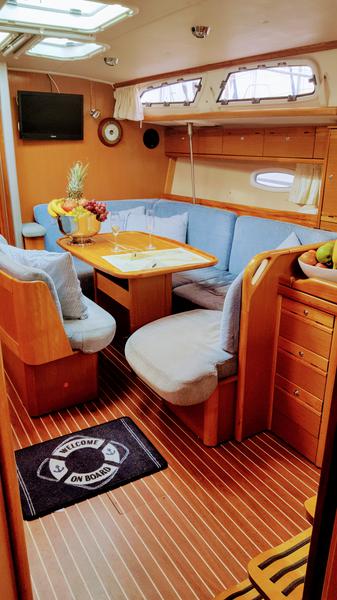 Book yachts online - sailboat - Bavaria 40 Cruiser - "LADY BUTTERFLY" - rent