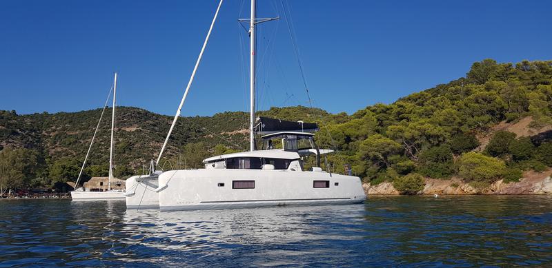Book yachts online - catamaran - Lagoon 42 - Midas - rent