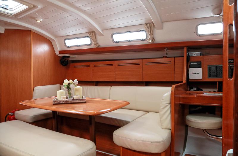 Book yachts online - sailboat - Cyclades 43.4 - HERMES - rent