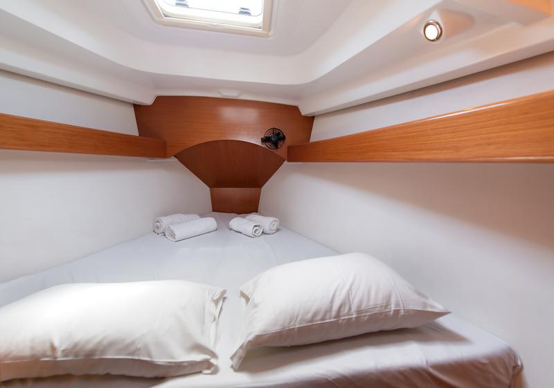 Book yachts online - sailboat - Cyclades 43.4 - ELOISE - rent