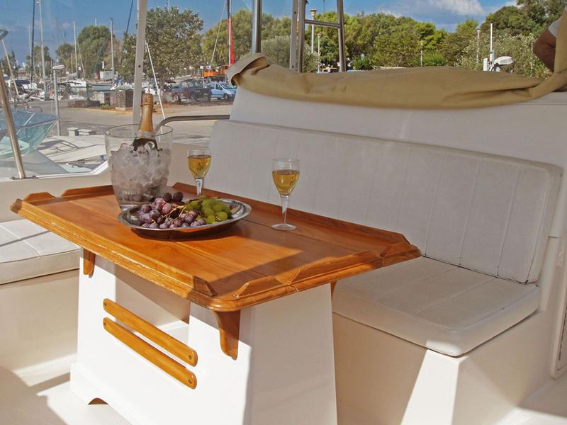 Book yachts online - motorboat - Riviera 48 Flybridge - MARINA - rent