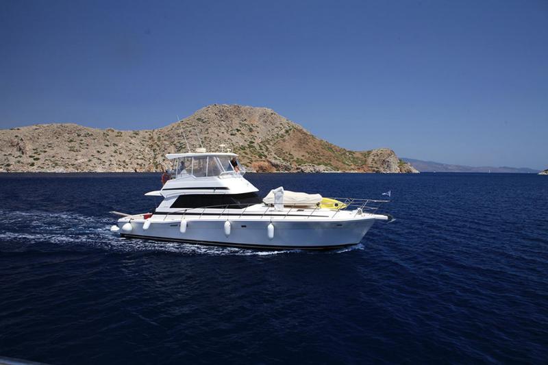 Book yachts online - motorboat - Riviera 48 Flybridge - MARINA - rent