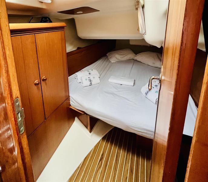 Book yachts online - sailboat - Sun Odyssey 43 - Irene - rent