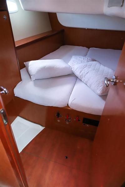 Book yachts online - sailboat - Oceanis 43 - MOJITO - rent