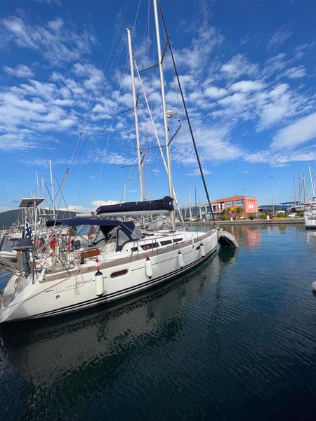 Book yachts online - sailboat - Sun Odyssey 42 i Performance - Waterproof - rent